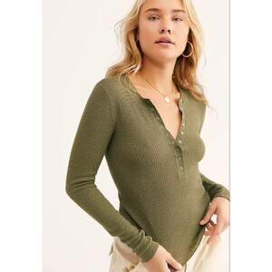 NEW! Free People 'One Of The Girls' Henley in GREEN (L)